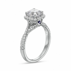 Помолвочное кольцо с Роскошным бриллиантом огранки Ашер, россыпью небольших бриллиантов и дополнением голубых сапфиров