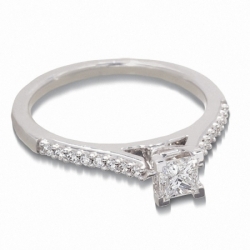 Помолвочное кольцо из белого золота 750 пробы с бриллиантом