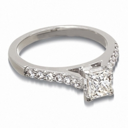 Помолвочное кольцо из белого золота 750 пробы с бриллиантом