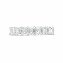 Обручальное кольцо из белого золота с большими бриллиантами огранки октагон по окружности