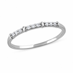 Узкое обручальное кольцо из белого золота с бриллиантами