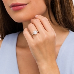 Помолвочное кольцо из серебра 925 пробы с белым сапфиром и бриллиантом