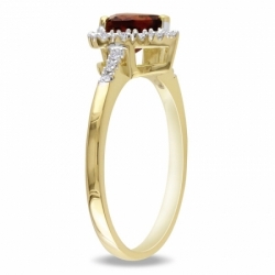 Женское кольцо из желтого золота 585 пробы с гранатом и бриллиантами