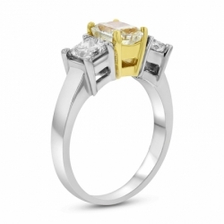 Женское кольцо из золота 750 пробы с бриллиантами