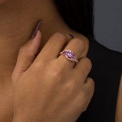 Женское кольцо из серебра 925 пробы с аметистом и белым топазом