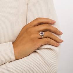 Женское кольцо из серебра с аметистом и белым сапфиром