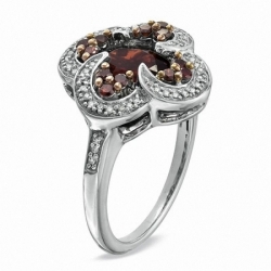 Женское кольцо из серебра с гранатом и бриллиантами