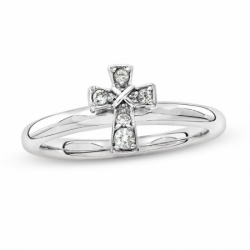 Женское кольцо из серебра с белыми топазами