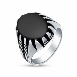 Мужское кольцо из серебра с ониксом