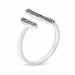 Женское кольцо из серебра с черным бриллиантом