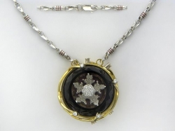 Колье из комбинированного золота с бриллиантом, аметистом и эмалью