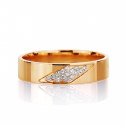 Золотое кольцо обручальное с фианитами