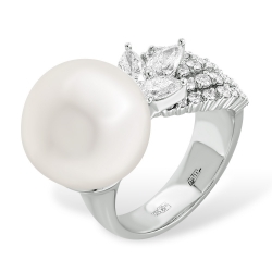 Эксклюзивное кольцо из белого золота с бриллиантами