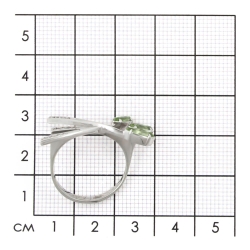 Кольцо из белого золота 585 пробы с бриллиантами и хризолитами
