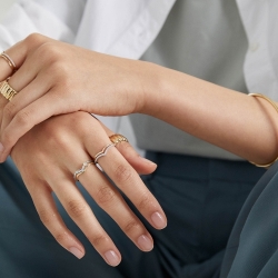 Женское кольцо из белого золота 585 пробы с опалом и белым сапфиром