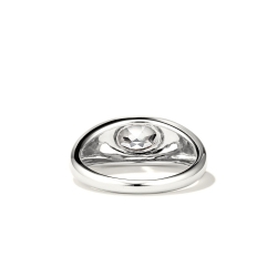 Женское кольцо из серебра с белым топазом