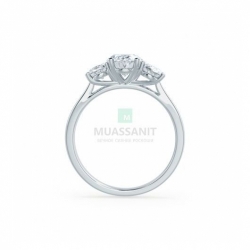 Женское кольцо из белого золота с муассанитом