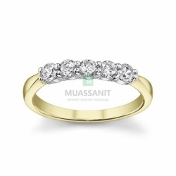 Женское золотое свадебное кольцо с муассанитами