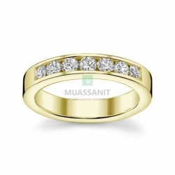 Женское золотое свадебное кольцо с муассанитами