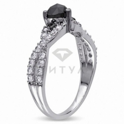 Кольцо из серебра с белыми сапфирами и черным бриллиантом в форме сердца