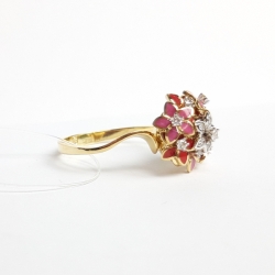 Женское кольцо Цветок из комбинированного золота c эмалью, бриллиантом